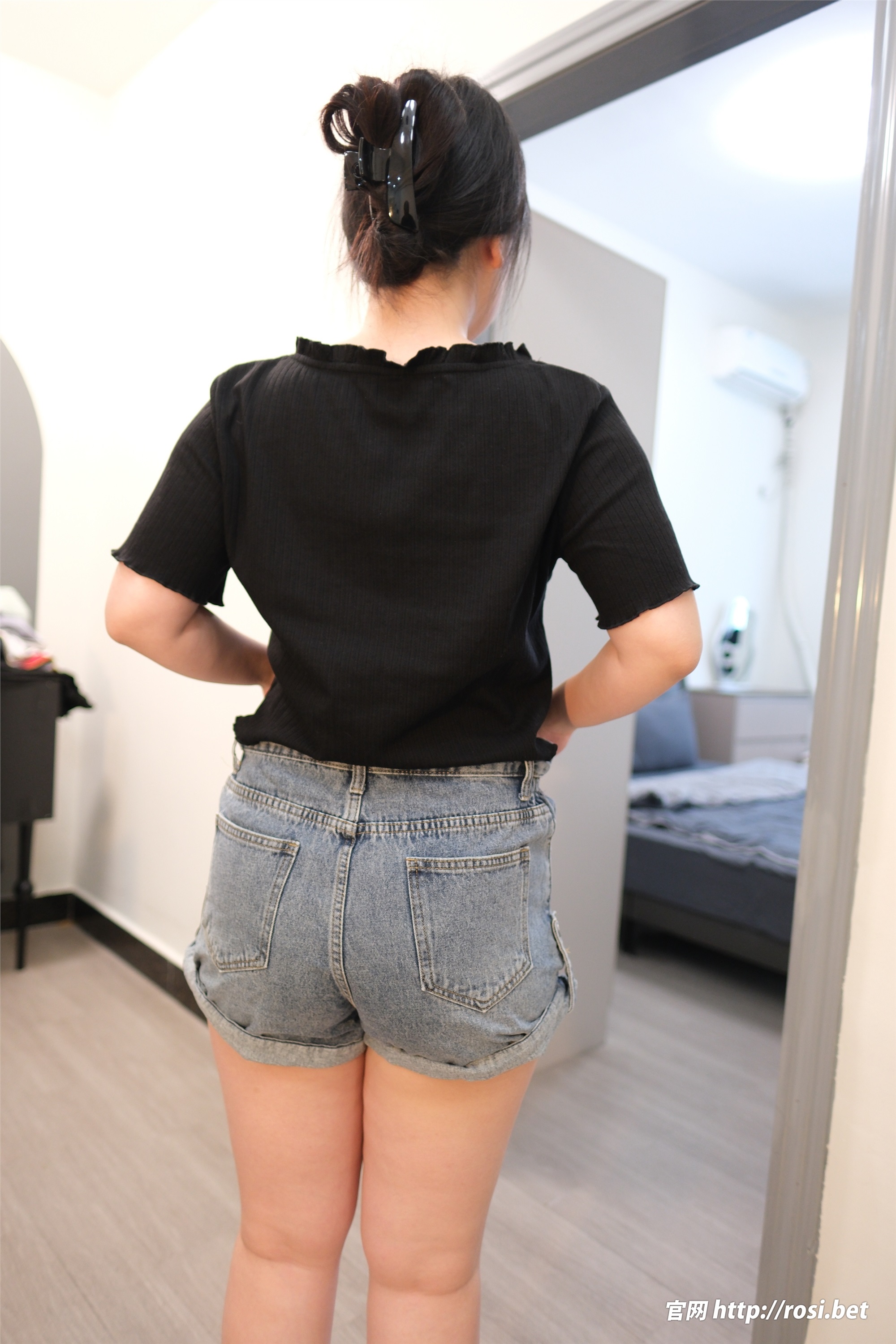 ROSI写真 2025.10.29 NO.5077